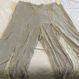 Split leg Capri